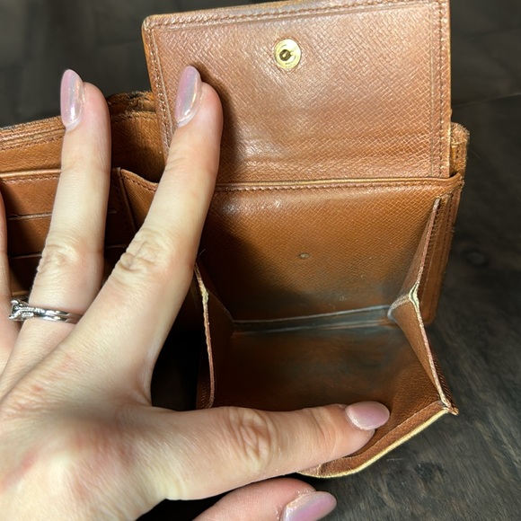 Louis Vuitton Bifold Mens Wallet - Picture 10 of 11